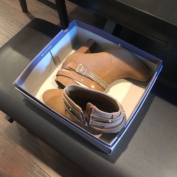 Brown/Tan ankle boots - Picture 1 of 3